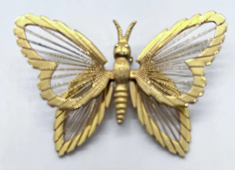 Vintage Monet Gold Tone Open Wire Work Wings Butterfly Pin Brooch